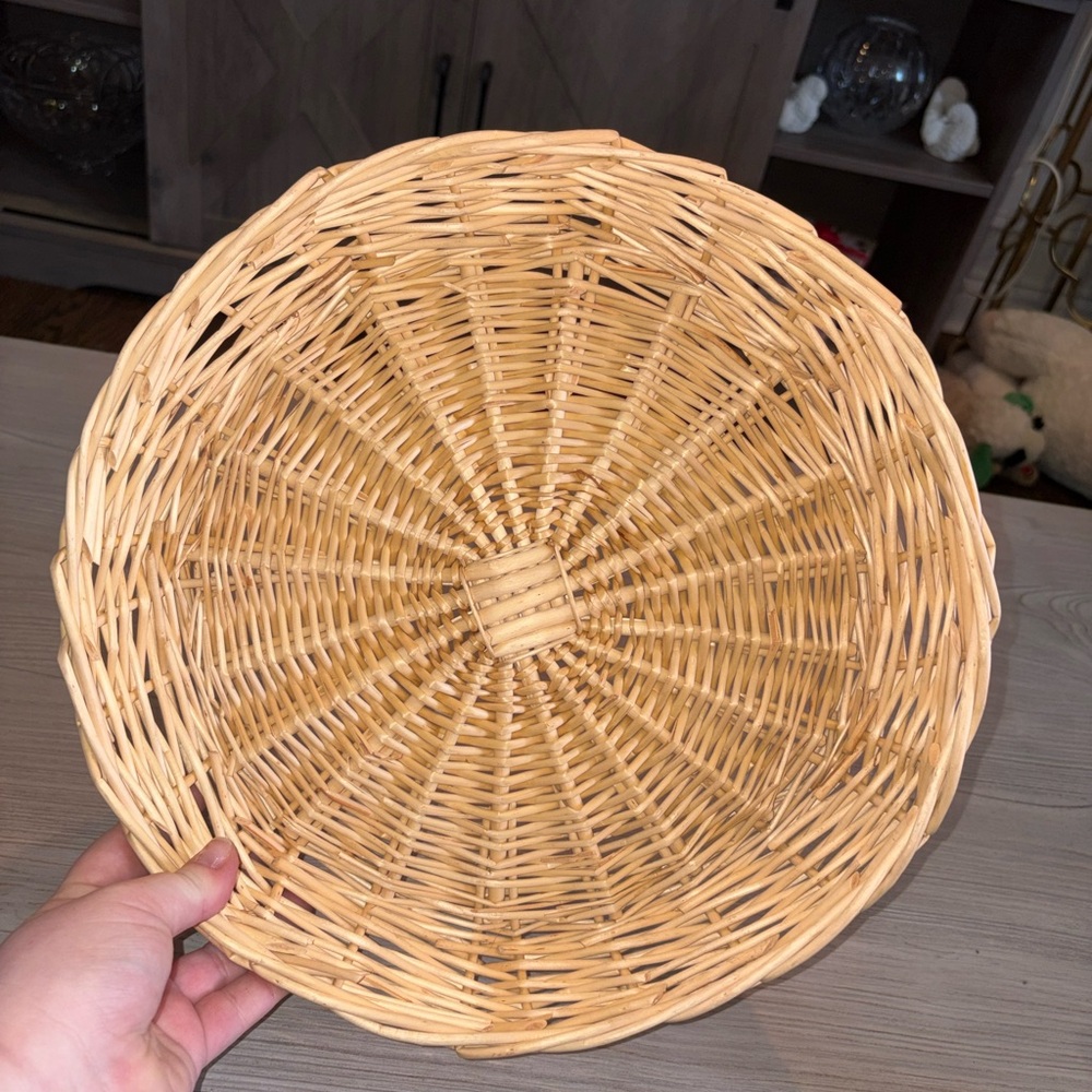 Vintage Woven Wicker Basket Tray or Paper Plate Holder